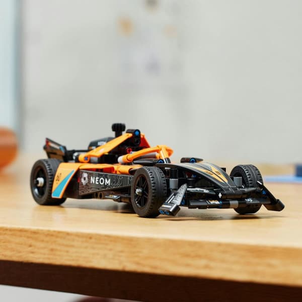 LEGO Technic 42169 NEOM McLaren Formel E Racerbil 42169