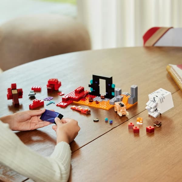 LEGO Minecraft 21255 Hylätty Manalaportaaliin