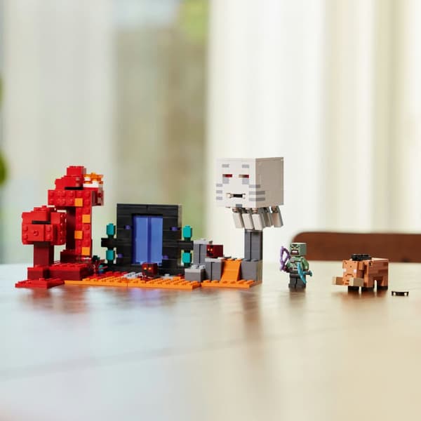 LEGO Minecraft 21255 Hylätty Manalaportaaliin