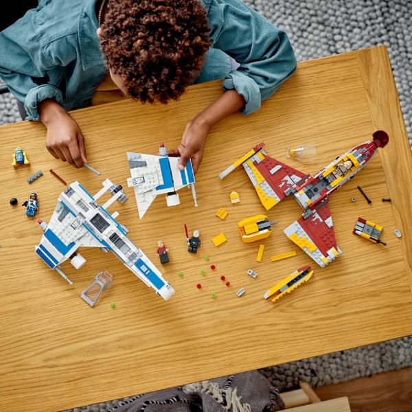 LEGO Star Wars 75364 New Republic E-Wing vs. Shin Hati-jagerfly