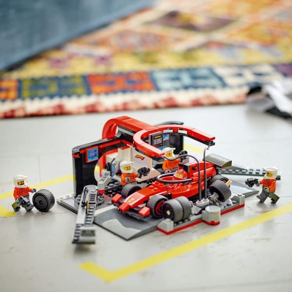 LEGO City 60443 Pitstop City 60443 F1- och Ferrari-personal