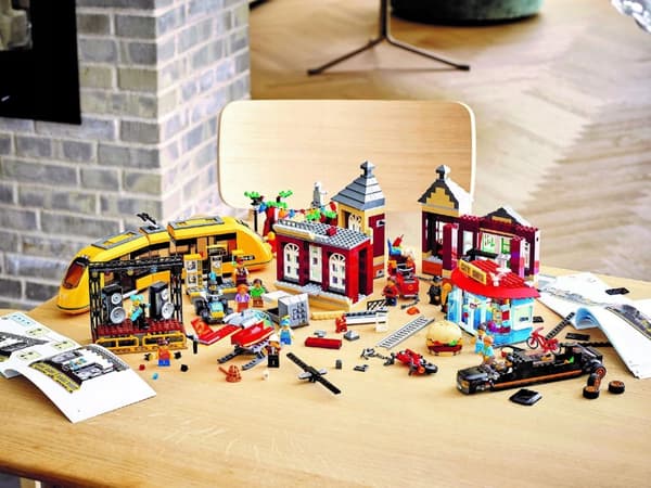 LEGO CITY 60271 MARKET CITY SPORVOGN TOG byggeklodser