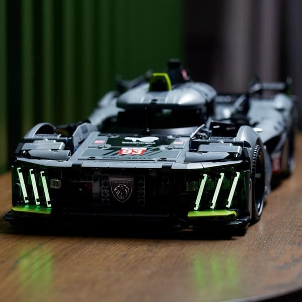 LEGO Technic PEUGEOT 9X8 24H Le Mans Hybrid 42156