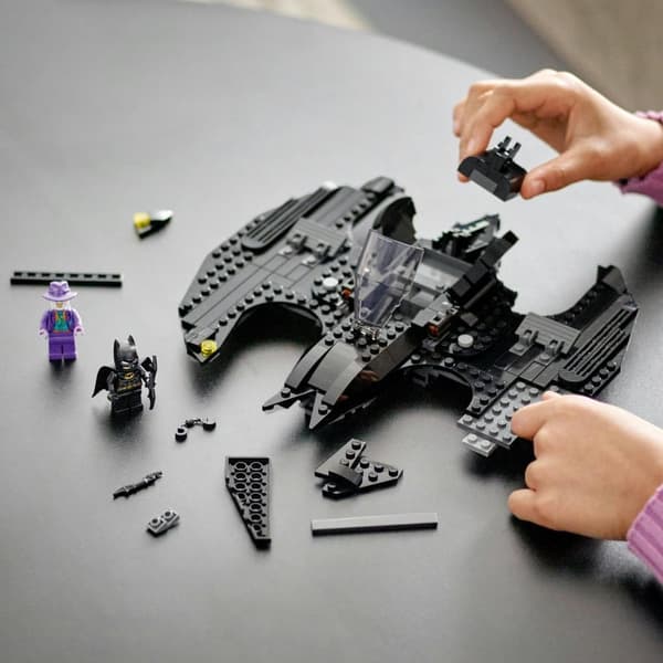 LEGO Super Heroes 76265 Batwing Batman vs. Joke