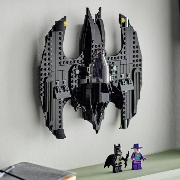 LEGO Super Heroes 76265 Batwing Batman vs. Joke