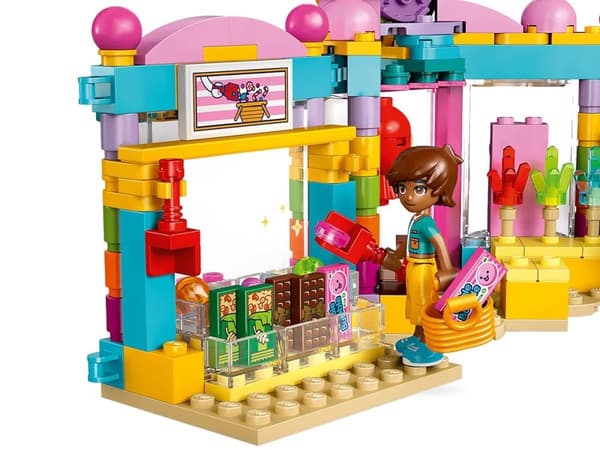 LEGO FRIENDS 42649 Heartlake Cityn karkkikauppa