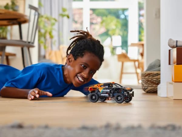 LEGO TECHNIC 42166 NEOM MCLAREN EXTREME E TEAM