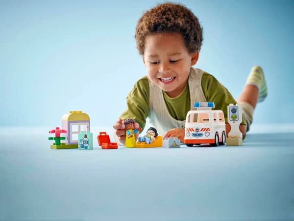 LEGO DUPLO 10447 Ambulance med chauffør
