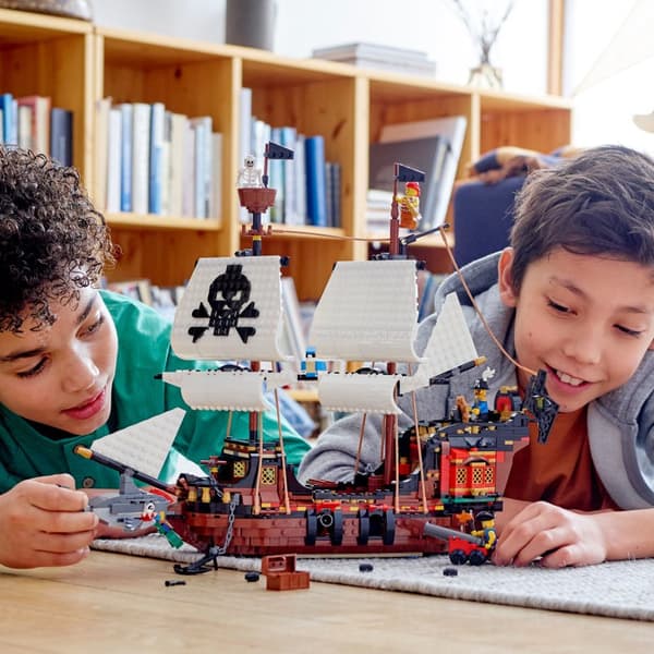 LEGO Creator 31109 Merirosvolaiva