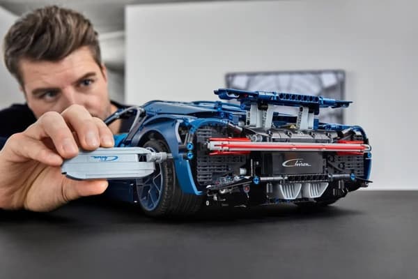 LEGO TECHNIC 42083 BUGATTI CHIRON