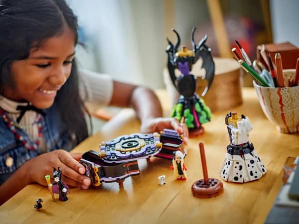 LEGO DISNEY 43262 Maleficents och Cruella de Vils klänning