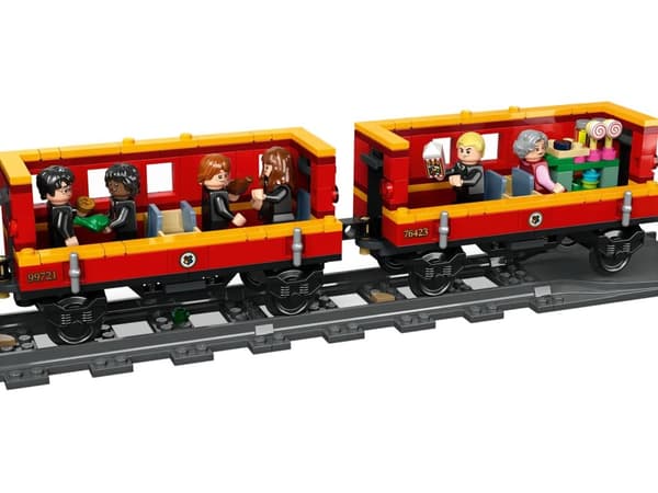 LEGO HARRY POTTER 76423 Hogwarts Express och Hogsmeade Station