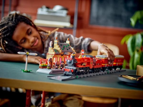 LEGO HARRY POTTER 76423 Hogwarts Express och Hogsmeade Station