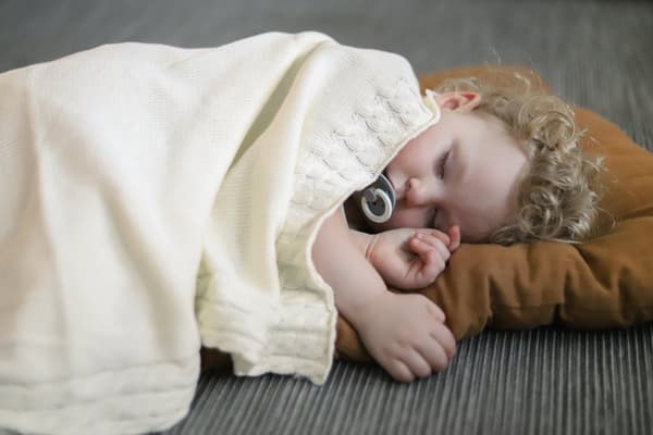 Babyfilt Joy EKO Warm White Vinter & Bloom