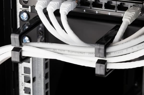 19" cable panel 1U, 5 brackets, black