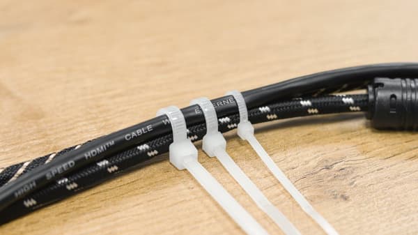 100x KLEMMESLÅDER KLEMMEBINDES HVID 3,6 x 100 mm OP TIL 18KG