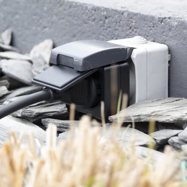 CHACON Ställ in 3 mini-uttag på / av - 3000W - FR + fjärrkontroll
