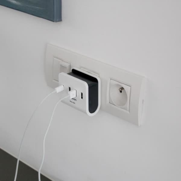 Nätladdare - CHACON - 40030 - 3 USB-A + 1 USB-C