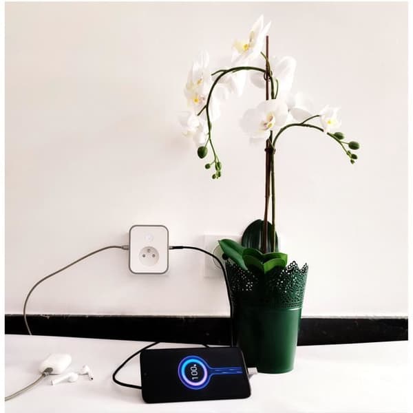 Uppkopplade hemtillbehör Konyks Wi-Fi BT 16A-uttag 2 USB A-uttag med mätare