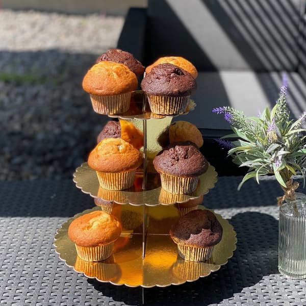 Etagere av kartong med 3 nivåer 30 / 24,5 / 18,5 x 33 cm - kakställ i kartong, muffinsställ cupcakeställ att montera själv