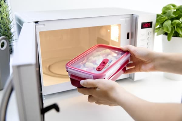 Emsa Microwave Box Clip & Micro 517773 | Mikrovågsventil | 1,0L | matlåda | Inbyggd våg | Tillverkad i Tyskland | Röd/ Klar