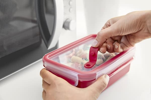 Emsa Microwave Box Clip & Micro 517773 | Mikrovågsventil | 1,0L | matlåda | Inbyggd våg | Tillverkad i Tyskland | Röd/ Klar