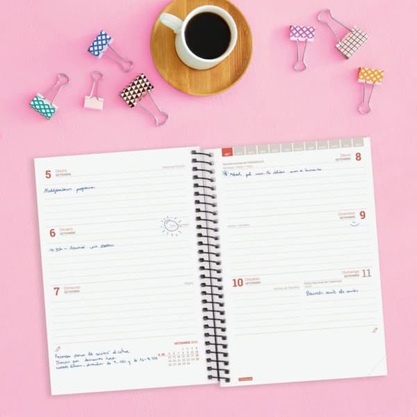 Finocam - 1 - Agenda 2022 2023 Espir Color Week Horisontell vy september 2022 - augusti 2023 (2 månader) Catalan Pink