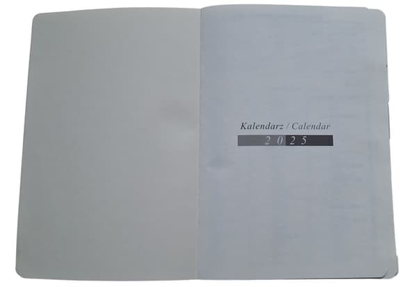 Burgundy A5 daglig kalender med udskiftelig indsats og Cambridge magnetlås