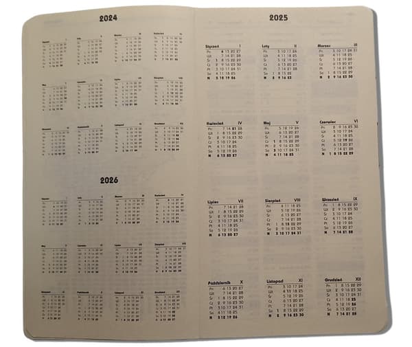 Brun B6-dagskalender med udskiftelig indsats, magnetlås 45B