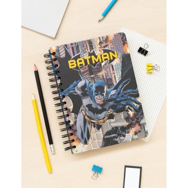 Skolagenda 2022-2023 vecka vy a5 12 månader dc comic batman