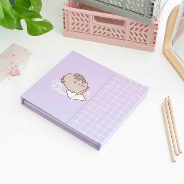 Pusheen - Veckoplanerare med klisterlappar från Moments Collection (19,3 x 16,5 cm)
