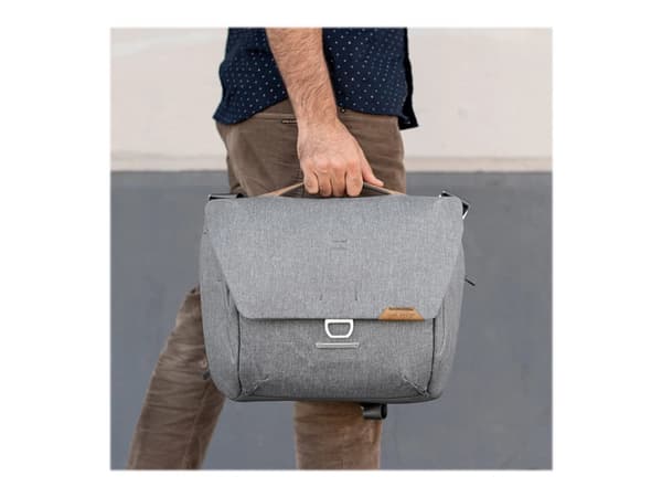 Peak Design Everyday Messenger V2 - Axelremsväska för kamera med objektiv och surfplatta/bärbar dator - 400D nylonduk - ask - 13"
