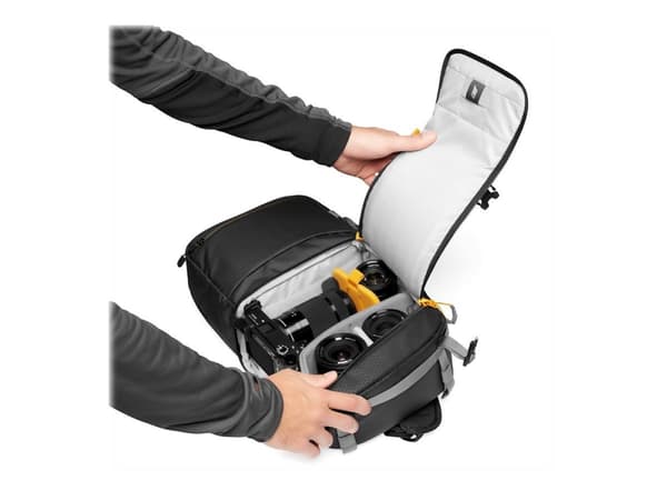 Lowepro SlingShot SL 250 AW III - Ryggsäck för kamera / lins / drönare / surfplatta / stativ / hörlurar / tillbehör - PU-belagt tyg - svart - 13"