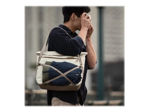 Peak Design Everyday Tote V2 - Bærepose for digitalbildekamera med linser / notebook - 400D-nylonlerret - benfarget - 13"