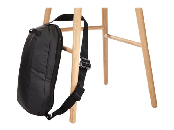 Thule Tact TACTSL08 - Skulderveske - 100% recycled 420D polyester with PU face coat - svart - 7"