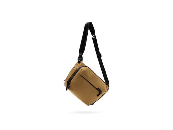 Peak Design EVERYDAY SLING V2 - Bärväska för digital fotokamera med objektiv/drönare - 400D nylonduk, eloxerad aluminium, glasförstärkt nylon - coyot