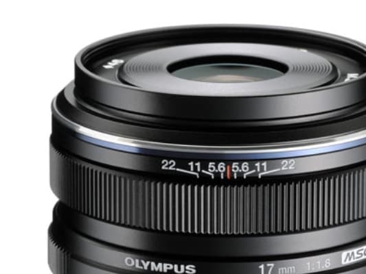 Olympus M.Zuiko Digital - Vidvinkelobjektiv - 17 mm - f/1.8 - Micro Four Thirds - för OM-D E-M1, E-M10, EM-5, E-M5; PEN E-P5, E-PL10, E-PL1s, E-PL3,