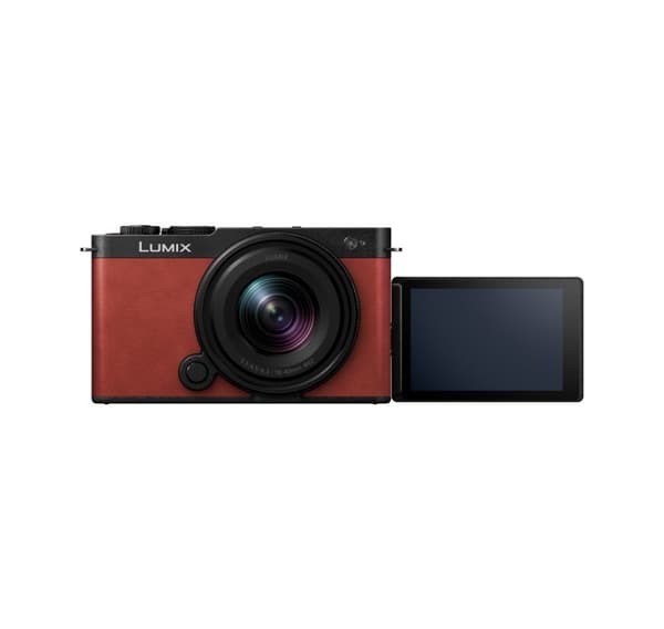 Panasonic Lumix DC-S9 + 18-40mm, crimson red