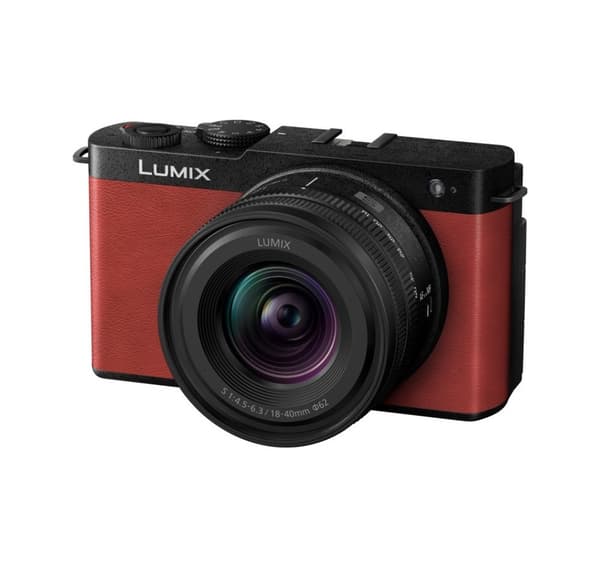 Panasonic Lumix DC-S9 + 18-40mm, crimson red