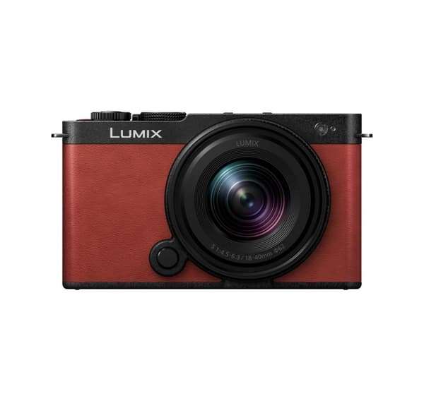 Panasonic Lumix DC-S9 + 18-40mm, crimson red