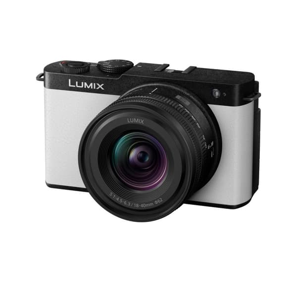 Panasonic Lumix DC-S9 + 18-40mm, smokey white