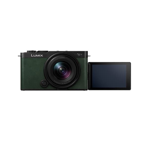 Panasonic Lumix DC-S9 + 18-40mm, dark olive