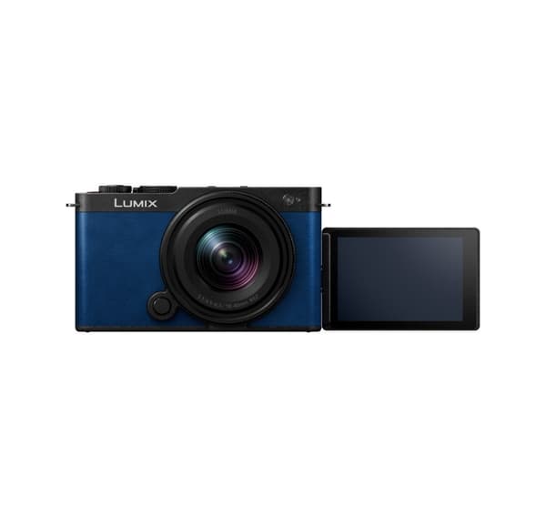 Panasonic Lumix DC-S9 + 18-40mm, night blue