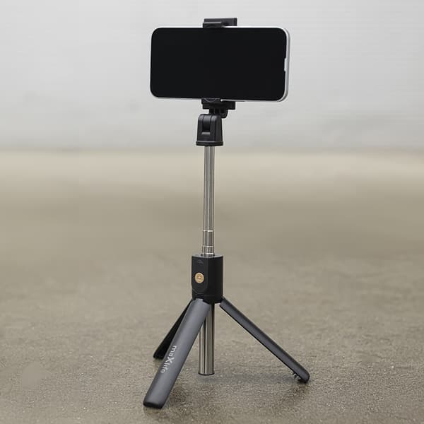 Maxlife Selfie Stick jalustalla - Musta