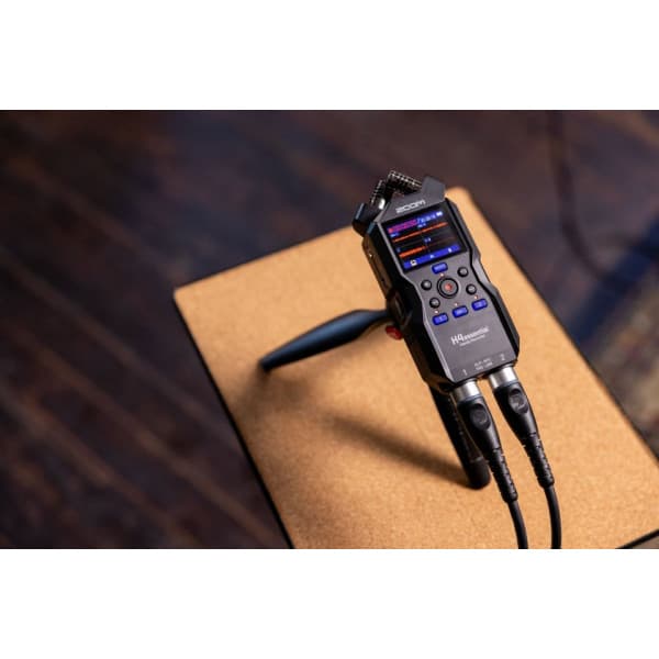 Zoom H4 Essential -kannettava tallennin, musta