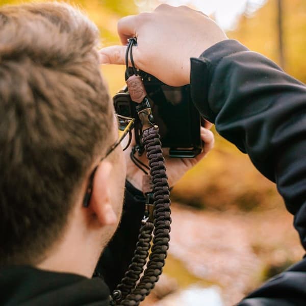 C-rep - CRP-TRL-140-DCF - Traveller-remmen, handvävd paracord, clipsspänne