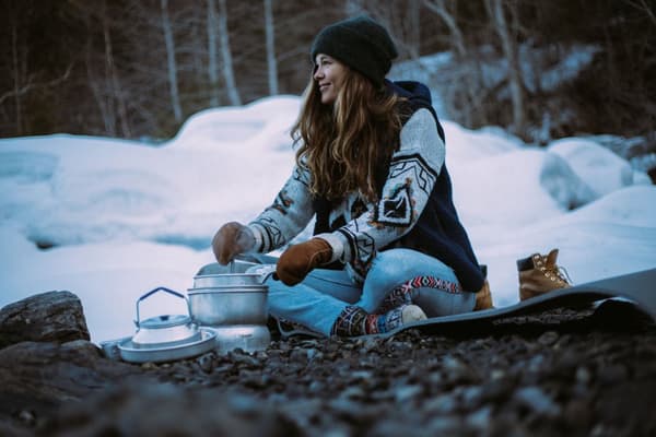 Spritkök Trangia 27 Small, 1000 W + 2 kittlar, 1 stekpanna &amp; vindskydd i UL / UltraLight-aluminium + griptång + rem Bränsletillval: Utan bränsle