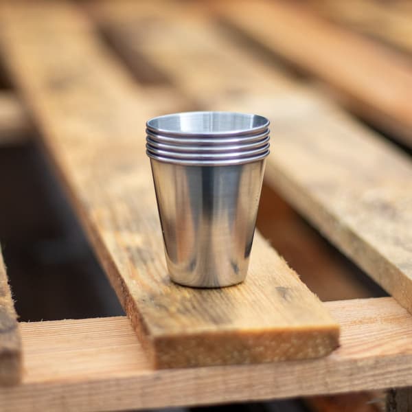 5x Stabelbare Krus i rustfritt stål Camping Utendørs Metallkrus Glass Gjenbrukbar Uten plast Egnet for barn