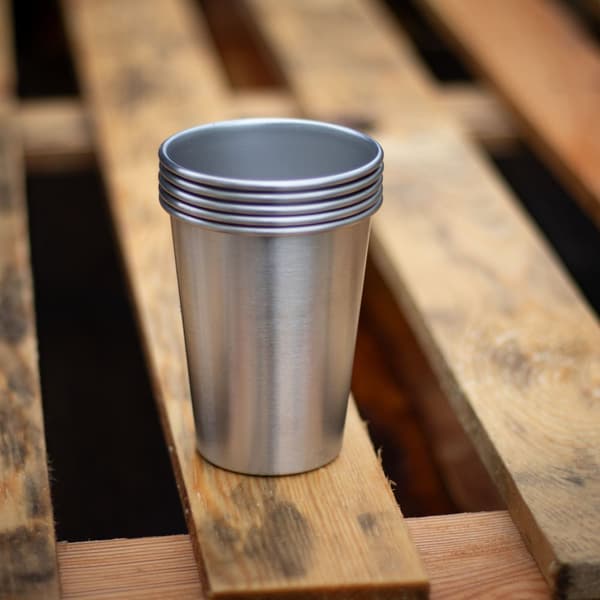 5x Stabelbare Krus i rustfritt stål Camping Utendørs Metallkrus Glass Gjenbrukbar Uten plast Egnet for barn