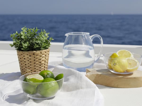 Skålar i plast Marine Business Bahamas Ice, 1 stor skål + 6 mindre skålar, transparent, 27/15 cm, 7 delar